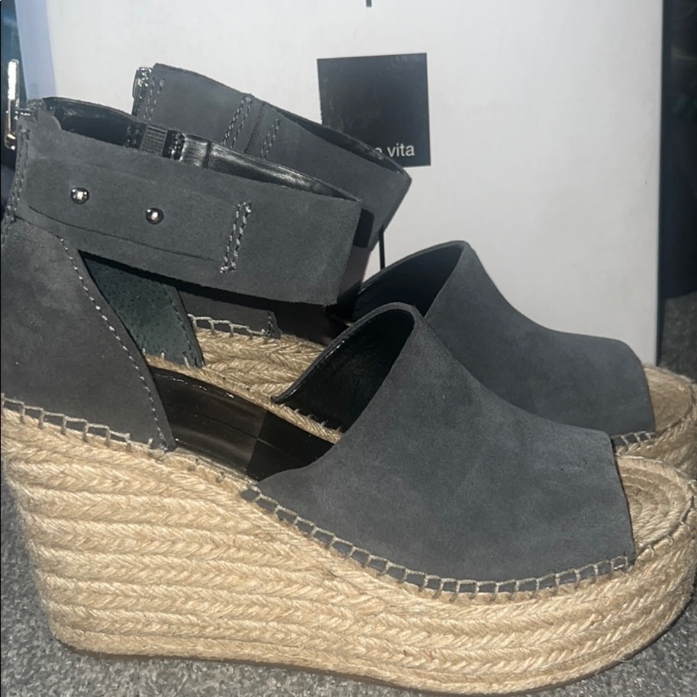 Dolce Vita- Straw. Size 10. Anthracite Suede